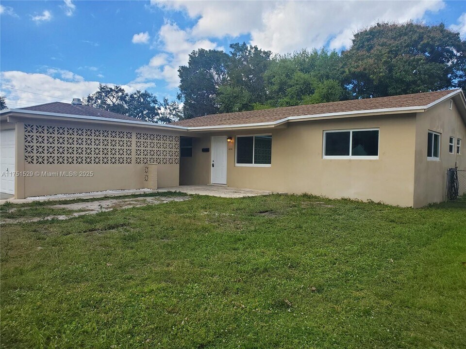 238 SW 6th St in Dania Beach, FL - Building Photo