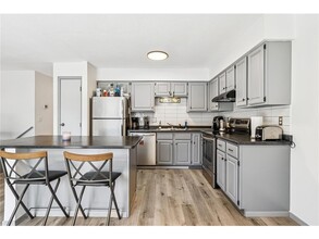 565 Turners Crossroad N in Golden Valley, MN - Building Photo - Building Photo