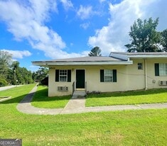 6501 Elsie St in Douglasville, GA - Building Photo