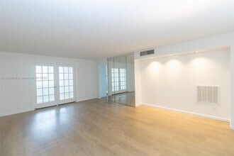 441 NE 195th St in Miami, FL - Building Photo - Building Photo