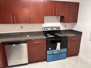 5835 W 20th Ave in Hialeah, FL - Building Photo - Building Photo