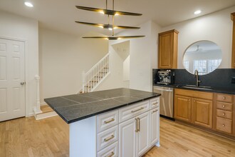 250 W Bland St in Charlotte, NC - Foto de edificio - Building Photo