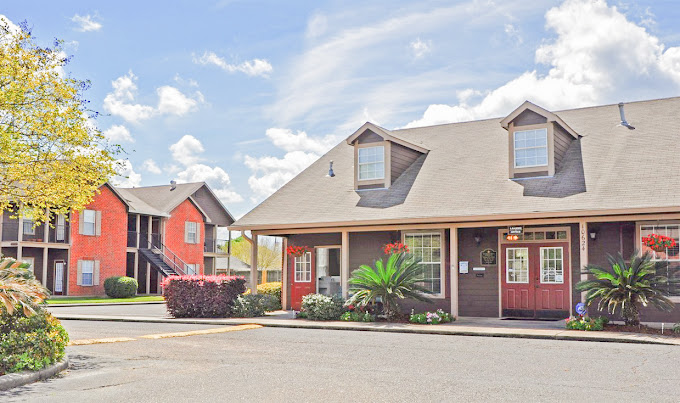 10624 Glenstone Ct in Baton Rouge, LA - Building Photo