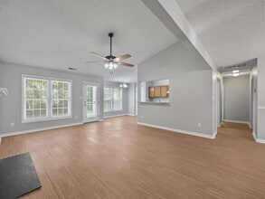 220 Stone Point Ln in Jacksonville, NC - Building Photo - Building Photo