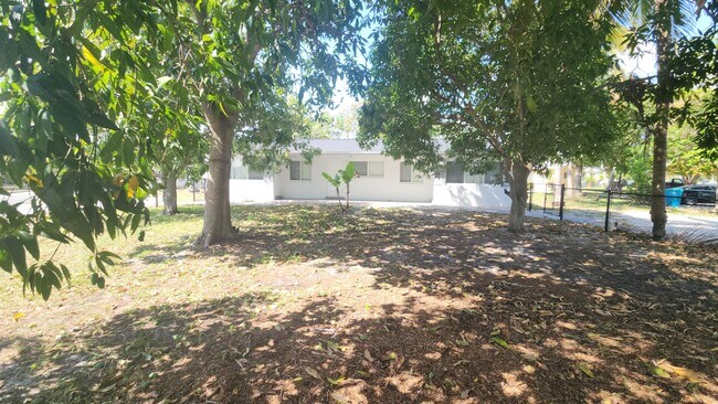 198 SE 27th Ct in Boynton Beach, FL - Building Photo - Building Photo
