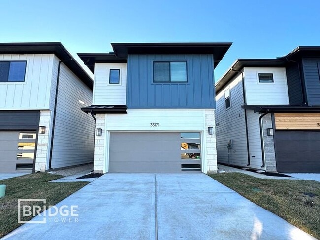 property at 33171 Oak Hts Pl