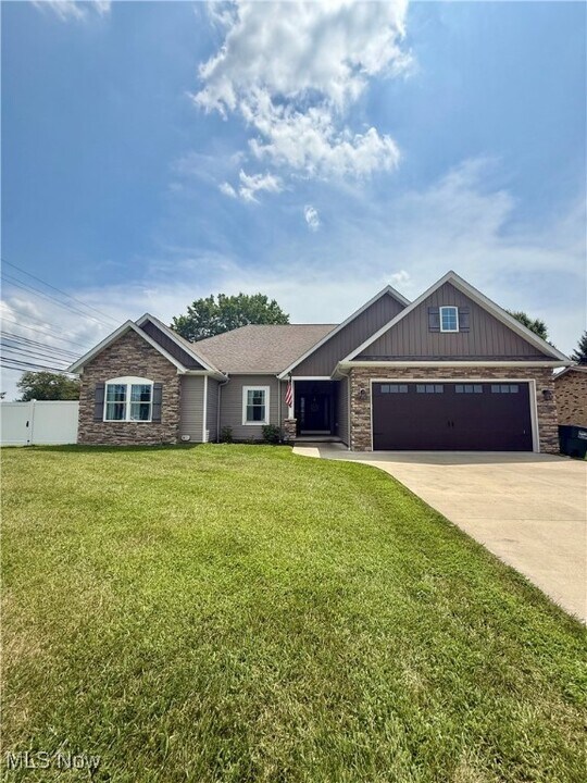 2410 N Wooster Ave in Dover, OH - Building Photo
