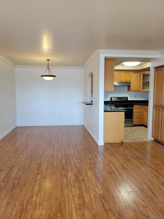 5022 Los Morros Way-Unit -37 in Oceanside, CA - Building Photo - Building Photo