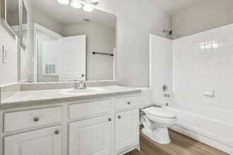 Laguna Place Apartments in Kissimmee, FL - Foto de edificio - Building Photo