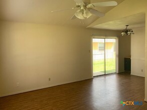 2214 Hilltop Loop in Killeen, TX - Building Photo - Building Photo