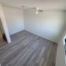 4718 E Alta Vista Rd in Phoenix, AZ - Foto de edificio - Building Photo