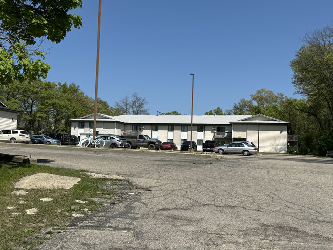 Woodridge Apartments in White Cloud, MI - Foto de edificio - Building Photo