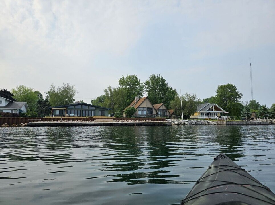 787 Broadway St in Cape Vincent, NY - Building Photo