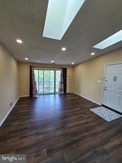 28 Holly Ct in Trenton, NJ - Foto de edificio - Building Photo