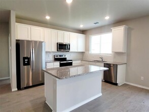 932 Ravenwood Ln in Van Alstyne, TX - Building Photo - Building Photo