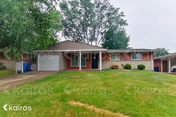 225 Naomi Ave in Florissant, MO - Building Photo