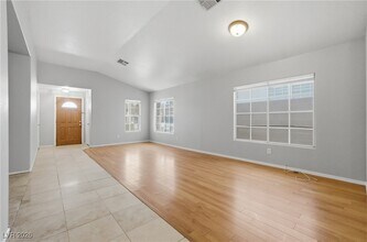 5555 Airview Ct in Las Vegas, NV - Building Photo - Building Photo