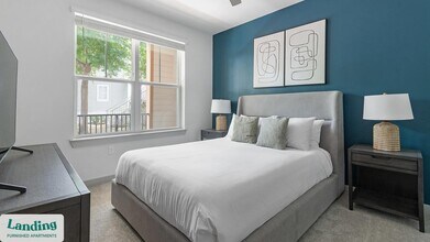 1148 N Main St, Unit 129 in Jacksonville, FL - Foto de edificio - Building Photo