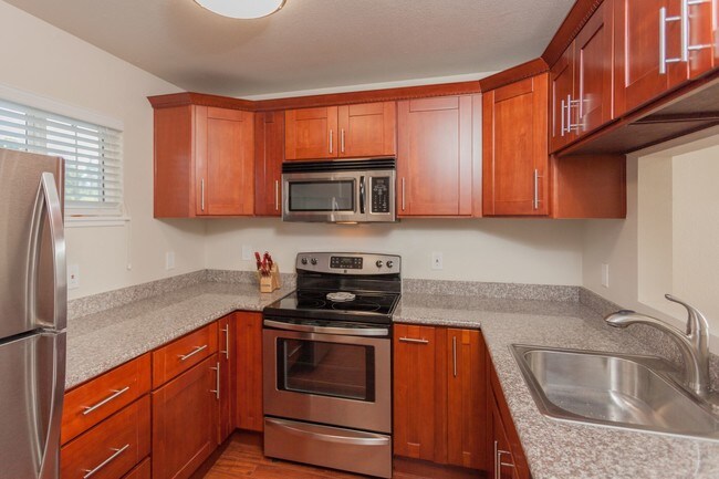 Sun Valley Apartment Homes in Pleasant Hill, CA - Foto de edificio - Building Photo