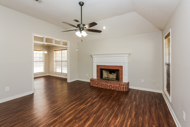 205 Chestnut Dr in Brandon, MS - Building Photo - Building Photo