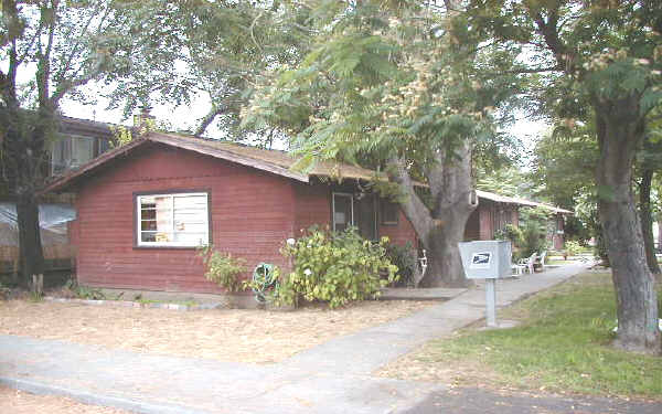 1657 Slater St in Santa Rosa, CA - Building Photo