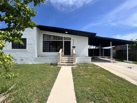 8430 SW 32nd St in Miami, FL - Building Photo