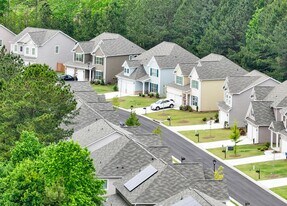 Quinn Residences at Vista Lakes in Dallas, GA - Building Photo