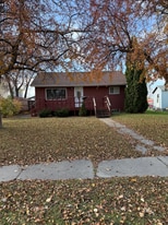 715 Dewey Ave N in Thief River Falls, MN - Building Photo