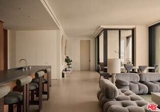 9040 W Sunset Blvd in West Hollywood, CA - Foto de edificio - Building Photo