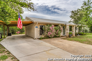 103 Amber Dr in Comfort, TX - Building Photo - Building Photo