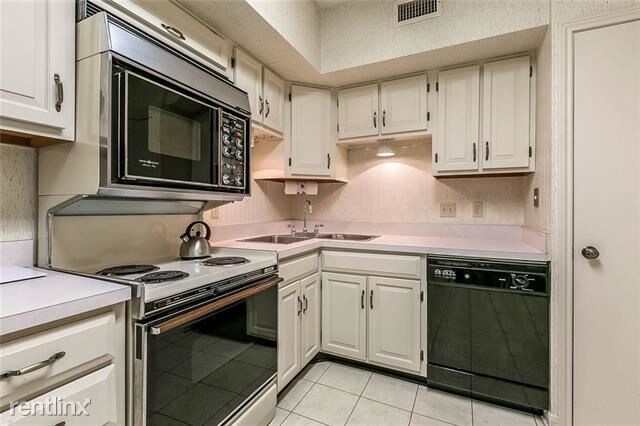 1750 St Charles Ave in New Orleans, LA - Building Photo