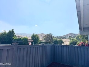 5792 Damon St in Simi Valley, CA - Foto de edificio - Building Photo