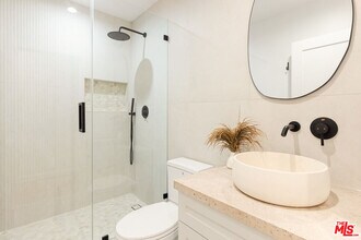 17 Sunset Ave in Venice, CA - Building Photo - Building Photo