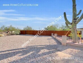 8628 N Placita Del Cardo in Tucson, AZ - Building Photo - Building Photo