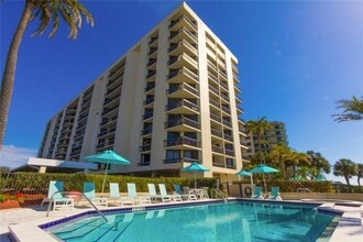 690 Island Way, Unit 708 in Clearwater, FL - Building Photo - Building Photo