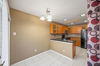 559 Ranch Trail in Irving, TX - Foto de edificio - Building Photo