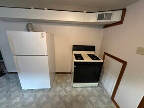 1335R 4th Ave, Unit 1st Floor in Ford City, PA - Building Photo - Building Photo