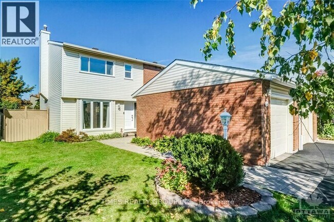 34 Burnetts Grove Cir in Ottawa, ON - Building Photo - Building Photo