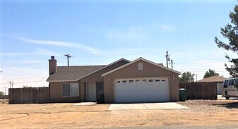 8636 Great Cir Dr in California City, CA - Building Photo