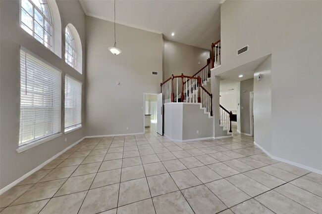 7918 Hidden Oaks Ln in Houston, TX - Building Photo - Building Photo