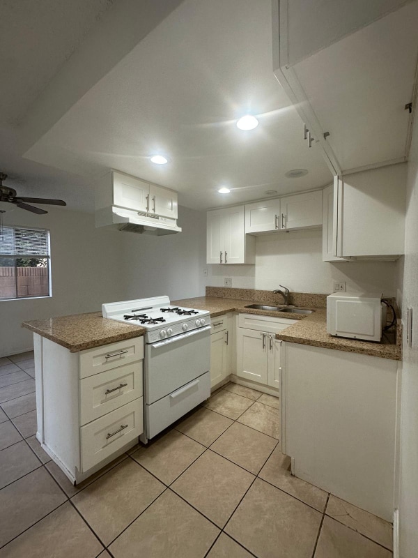 8533 Rose St in Bellflower, CA - Building Photo - Building Photo