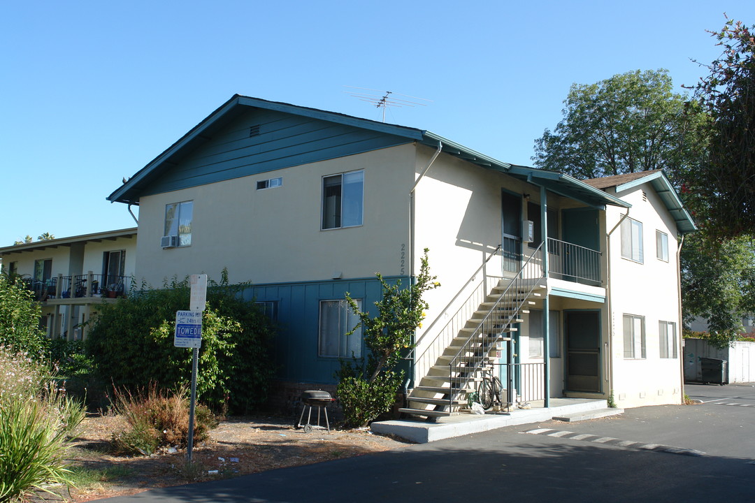 2225 Ellena Dr in Santa Clara, CA - Building Photo