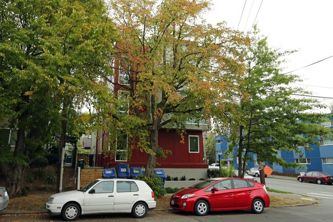 Ramiro's Place in Seattle, WA - Foto de edificio - Building Photo