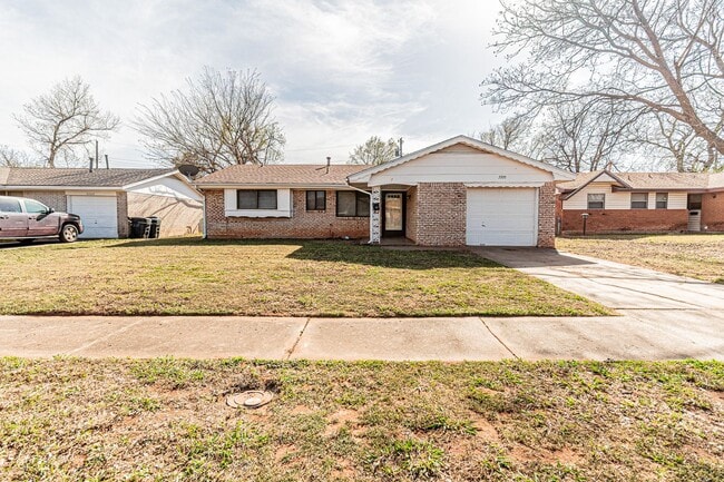 3300 Chetwood Dr in Del City, OK - Building Photo - Building Photo