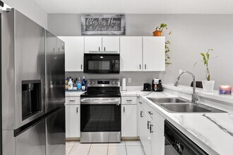 13137 Kings Crossing Dr in Gibsonton, FL - Building Photo - Building Photo