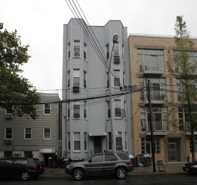 147 Conselyea St in Brooklyn, NY - Building Photo - Building Photo