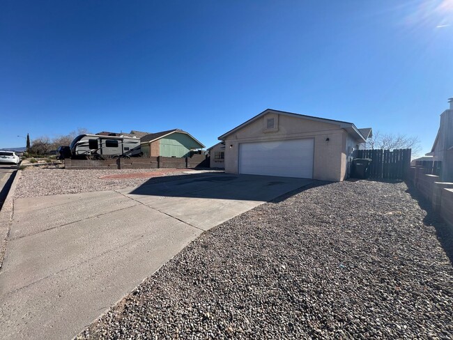 4520 Rockaway Loop NE in Rio Rancho, NM - Building Photo - Building Photo