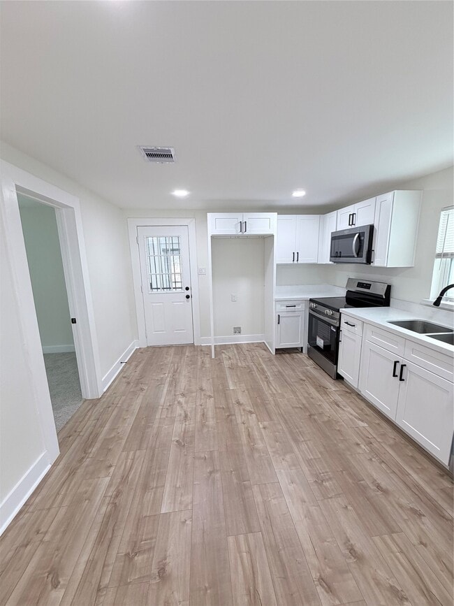 property at 1526 E 32nd 1/2 St