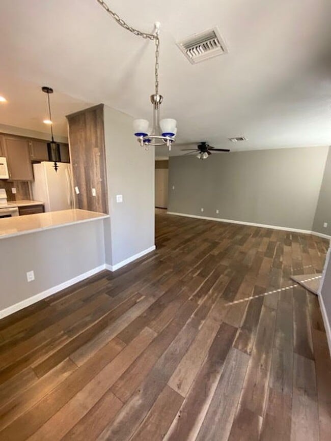 2160 Highpointe Dr in Laughlin, NV - Foto de edificio - Building Photo