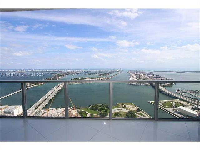 1100 Biscayne Blvd, Unit 5702 in Miami, FL - Building Photo